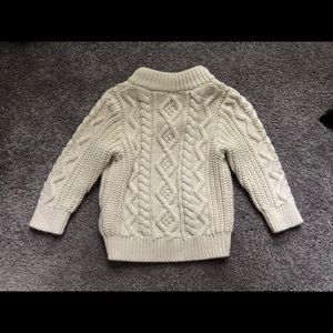 EUC Gap cable knit sweater 12-18 months